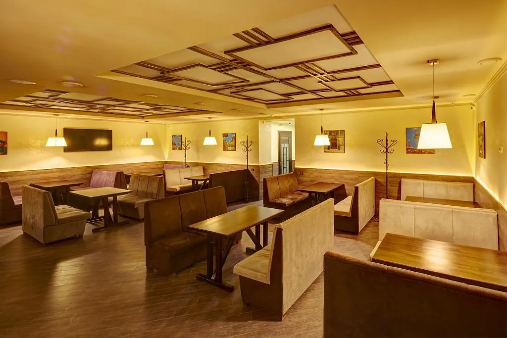 Three Crowns Hotel Leopoli