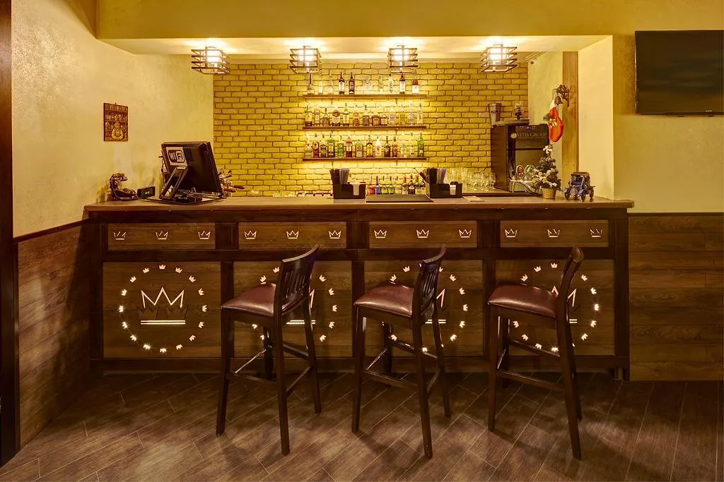 Three Crowns Hotel location