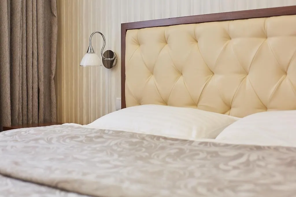 Three Crowns Hotel Lviv